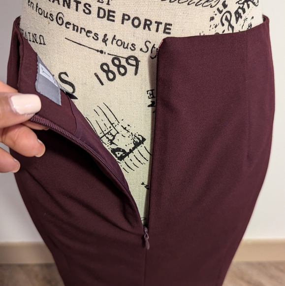 Tristan| NWOT Burgundy Midi Skirt - Picture 5 of 10
